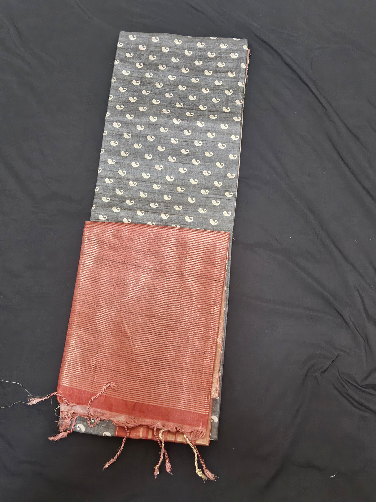 Chappa Silk - Grey with red